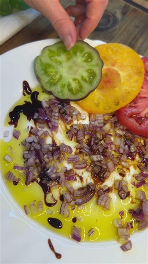 🥗 Frischer Tomaten-Mozzarella-Salat – einfach, schnell und unglaublich lecker!