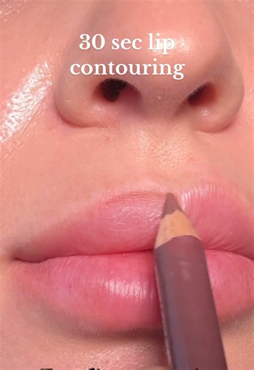 Easy lip contouring in 30 sec 💋✨ No bc you can literally contour your lips in 30 SECONDS and they look so much fuller?? This quick technique is a game changer fr! Epica Beauty shows you the fastest method for YOUR lip shape. Save this 🔥 #makeuptok #lipmakeup #lipmakeuptutorial #makeupartist #makeupforbegginers Keywords: easy lip contouring, 30 second lip contour, quick lip tutorial 2025, fast lip contouring hack, lip contour in seconds, speedy lip technique, quick fuller lips, easy lip makeup 