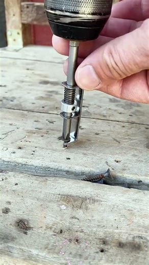 Spring-loaded positioning screwdriver operating tool