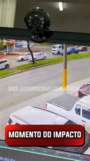 pb urgente Sudoeste on Instagram: "GRAVÍSSIMA ACIDENTE REGISTADO EM UMA AVENIDA MOVIMENTADA EM CHAPECÓ VÁRIOS VEÍCULOS ENVOLVIDOS ALÉM DA CARRETA QUE PROVOCOU ACIDENTE APÓS FICAR SEM FREIO"