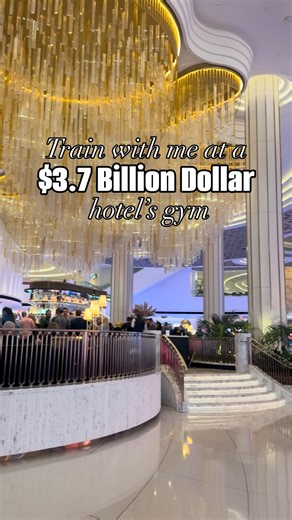 Ruthie 🦋 on Instagram: "Fitness model upper body workout (with a view) at the stunning @fontainebleaulasvegas 💪🏽🤩 Workout: • dumbbell upright row • db bent over row * 1-2sec pause at the top 3x 10-12 • db front raise 3x 8-10 • db side laterals 3x 15 💀 • db rear delt fly 3x 8-10 *pause at the top • squat jump 3x10 • decline cable row • single arm cable low row * 1-2sec pause 2x 8-10 •single arm cable rear delt fly (finisher) *2x 12-15 •stairmaster 💀💦 #gymtour #fontainebleaulasvegas #lasveg