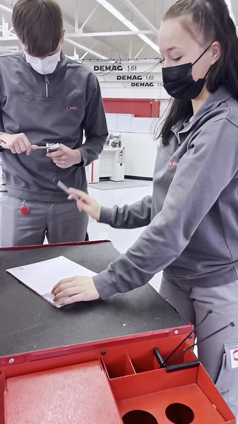 Heute läuft’s…😎 #läuftbeiuns #PerfectLanding #hermle #besserfräsen #ausbildung #azubi #JobLeben #SpaßBeiDerArbeit