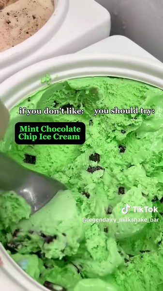 Who’s here for Mint Chocolate Chip? 🙋🏻‍♀️💚 Keeping things fresh at 𝑻𝒉𝒆 𝑳𝒆𝒈𝒆𝒏𝒅𝒂𝒊𝒓𝒚 𝑴𝒊𝒍𝒌𝒔𝒉𝒂𝒌𝒆 𝑩𝒂𝒓™ ⠀⠀⠀⠀⠀⠀⠀⠀⠀⠀⠀⠀⠀⠀⠀⠀⠀⠀ #legendairymilkshakebar #milkshakebar #nashville #mintchocolatechip #springbreak