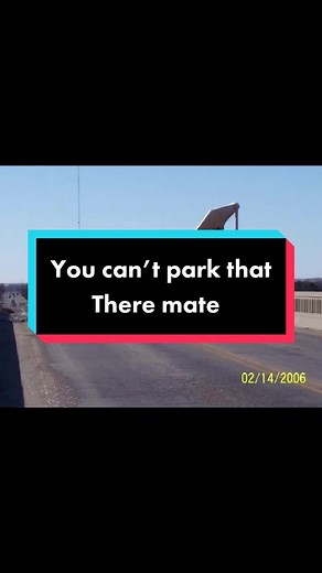 #mattagridig #excavatoroperator #heavyequipment #heavytransportation #failed #hyundai #longreachexcavator #ohno#youcantparkthere #excavatorfails #bridge #demolition