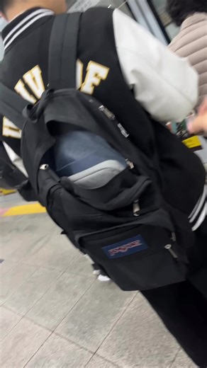 Overcoming the Challenge of Talking to Strangers in Korea