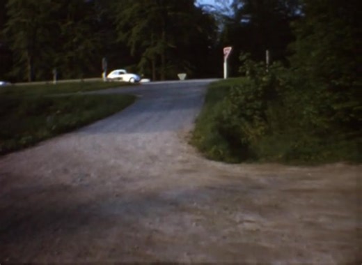 Ein wunderschöner Film aus der Vergangenheit: die Polizei Aachen auf Streife Das Video wurde von einem Aachener Polizisten 1965 aufgenommen. Es zeigt zunächst das ehemalige Polizeipräsidium. Anschließend sind einige Polizisten auf ihren Motorrädern auf der Monschauer und Eupener Straße zu sehen. Zum Schluss wird noch eine Fahrt durch Aachen aus dem Inneren eines Streifenwagens dokumentiert. | I love Oche