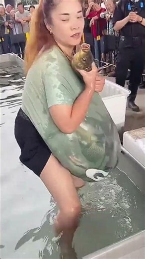The process of catching carp in the pond