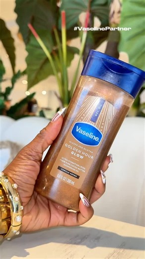 RESE 🇹🇹 on Instagram: "I’m in my elevate era and that includes my skin 💫 The NEW Vaseline Glazed & Glisten Gel Oils have officially become part of my skin routine. #VaselinePartner @vaselinebrand ✨"