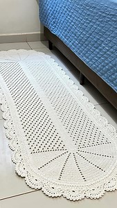 Com esse frio 🥶 o nosso quarto merece estar aconchegante e bonito não é mesmo? Sem contar que é ruim levantar e pisar no chão frio 🥶. Então pensei , e trouxe essa opção de passadeira pra usar e abusar😍.Pode ser usada em qualquer ambiente da sua casa. Feito sob medida Confeccionada nas cores e medidas desejadas. Medidas:1,90x50metros Valor:250 reais (Outras medidas consultar no direct) Enviamos para todo Brasil 🇧🇷 Formas de pagamento:(Pix,transferência bancária, cartão de crédito) #passadeir