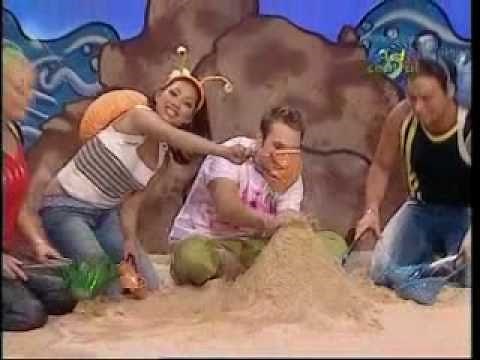 Hi-5 Sharing Stories- Crabs
