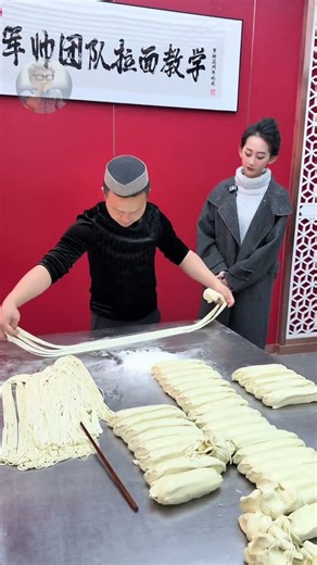 Teaching a Beginner to Make Hand-Pulled Noodles! 🍜🔥