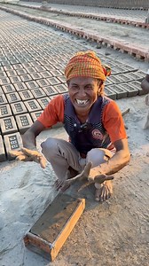 ইট বানায় আর মনের আনন্দে গান গায় | Hello network