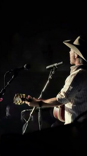 #JustOutsideOfAustin live from Texas. All dates on sale now at lukasnelson.com 🎥: ‪@LilyMeola‬