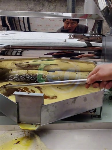 Cold press oil press, pressing process #oilpress #oilpressmachine