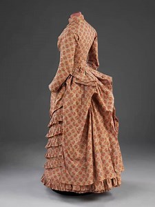 3.8K views · 240 reactions | Bustles and bustle gowns were all the rage from the mid to late 19th Century. Stranger trends have happened.. Take a 500 year journey through the history of fashion with our new course and trace the makers and movements that changed how we dress: https://bit.ly/2WMNycy | Victoria and Albert Museum | Facebook