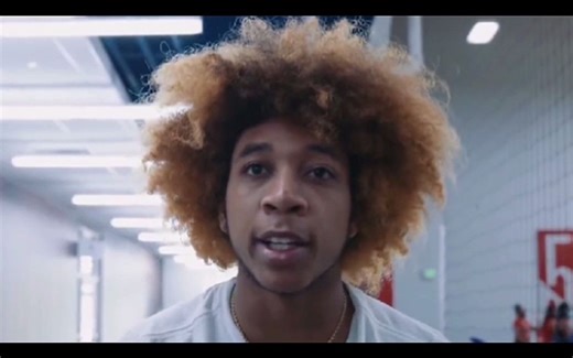 他来自全美最荒凉的地方，却一路逆袭成为最令人期待的球员，他就是金毛狮王JD戴维森