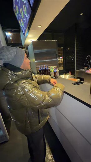 Delicious Cheeseburger Experience at Berlin Wedding