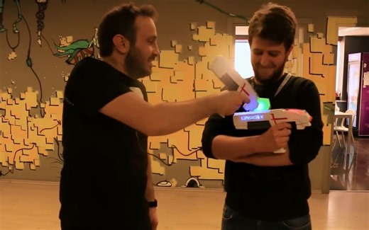 热销欧美的超酷玩具， Laser X 联盟镭射真人对战！