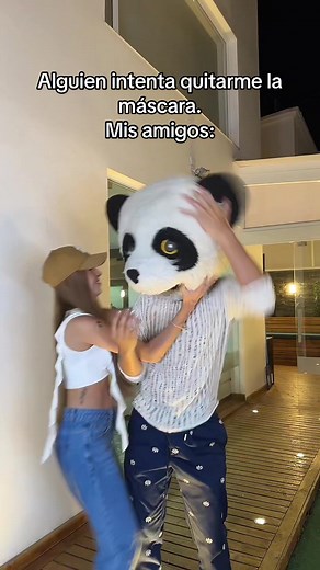 La verdadera cara del panda aventurero de Yolo