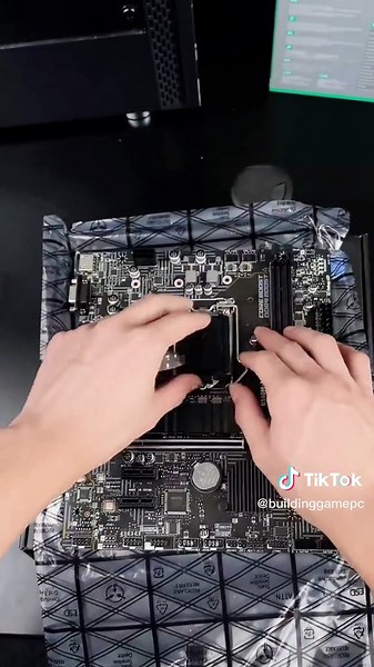 Pc building #pcbuild #custom #custompc #building #assembledcomputer #desktopcomputer #desktop