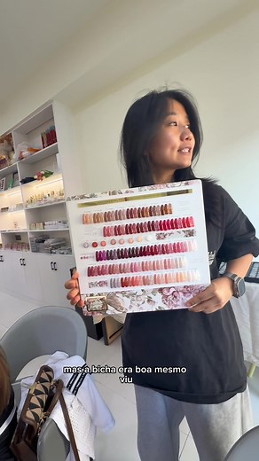 Manicure raiz na China: como tiram cutícula e esmaltação rápida