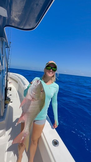 Vicky Stark on Instagram: "I get asked a lot about my workout routine. Well, here’s my secret… 😝 #muttonmonday #fishmore #workoutroutine"