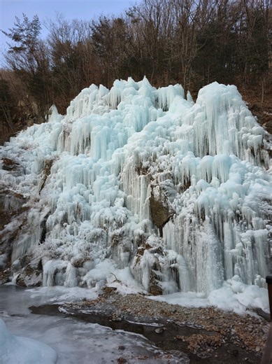 Discover Eobi Ice Valley: A South Korean Wonderland