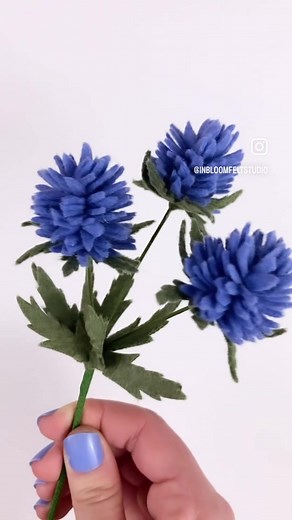 Want to learn how to make a felt thistle stem? Find the full digital tutorial in my shop including PDF, SVG, written and video instructions 😊 its on sale through tomorrow! #diy #feltflowers #crafts #feltcrafts #thistles #flowershop #felt #flowers #crafttutorial