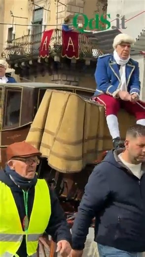 Il QdS LIVE per vivere in diretta i momenti più belli della festa di #SantAgata: la Carrozza del Senato. Segui la diretta 👇 https://qds.it/sant-agata-2026-festa-catania-programma-diretta/ . . . Servizio VIDEO di Daniele D'Alessandro | Quotidiano di Sicilia