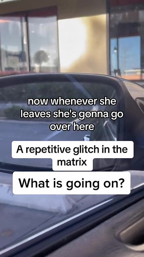 A repetitive glitch in the matrix#glitchesinreallife #glitchinthematrix #fallasenlarealidad #glitch #glitches #simulation #fallasenlamatrix #glitchking