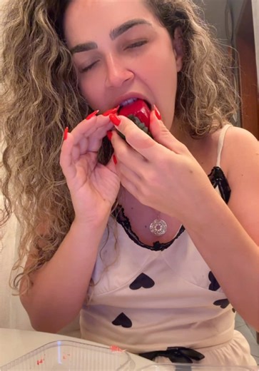 Morango do Amor: A Nova Sensação das Festas Juninas