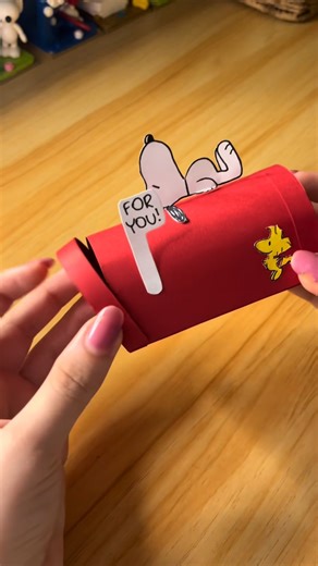 1.9K views | Snoopy’s mailbox is officially open for holiday mail ✨ Such a sweet gift idea! #DIY #DIYProjects #Crafting #Handmade #DoItYourself #DIYDecor #CraftIdeas #EasyDIY #DIYInspiration #CraftingCommunity #DIYTutorial #QuickCrafts #CreativeDIY #LifeHacks #CreativeTips #HomemadeDecor #SmartLiving #HomeImprovement #Upcycling #EverydayHacks #DecorInspiration #IKEAHack #DIYFurniture #CustomOnABudget | Etso Home | Facebook