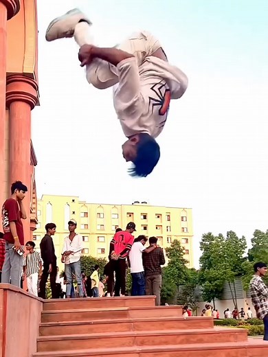 public place flip 🙃 girl amazing flip 🙃📸 amazing #ppppppppppppppppppppppp #viralvideo #viralvideo #unfrezzmyaccount #foryoupage