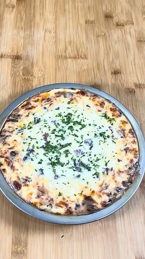 Baked cranberry cream cheese dip #christmastreats #crazybusymama #easyholidayrecipes #easydiprecipes