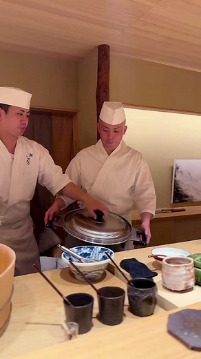 99K views · 2.9K reactions | Sushi Shunji in Tokyo  Top-tier sushi chefs' preparation of vinegared rice✨ 『鮨しゅんじ』さんへ❣️ なかなかお目にかかることがない 一流鮨職人のシャリ切り✨が目の前で 始まり、テンション上がりました #鮨しゅんじ #sushishunji #酢飯 #シャリ @sushi.shunji | Nana Hachi | Facebook