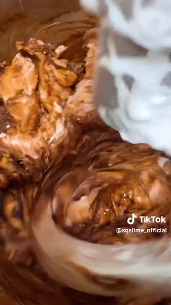 Making slime that looks delicious... doesn’t always look delicious😅 #slimemaking #slimeasmr #slimevideo #satisfyingslime #mixingslime #slimeprocess #behindtheslime