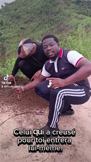 Celui qui creuse une fosse contre toi y tombera lui-même. Que Dieu t’établisse, te protège en 2026.