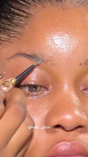 How to carve your eyebrows | Esmeralda Opara