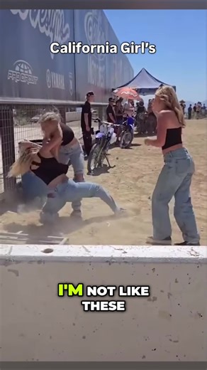 CRAZIEST girl fight caught on camera
