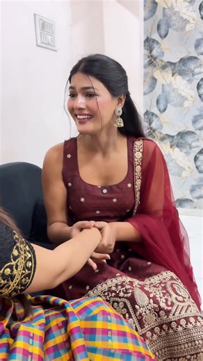 Karishma raj on Instagram: "Comment “Link” To product link in your DM ❤️🧴 Chemist at play Latic Acid Body Wash, Salicylic acid body wash, Strawberry Skin, Exfoliating Body Wash, chemist at play body wash, Detan , fyp , skincare #explore #skin"