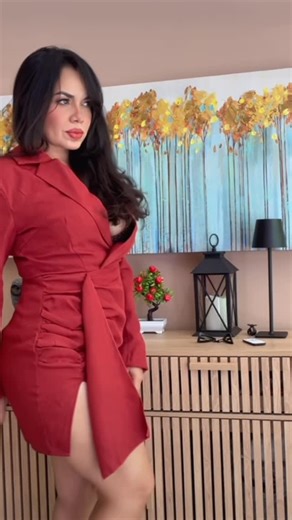 Amy R Medrano on Instagram: "Tiempo de un try on 😊"