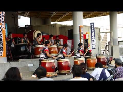 和太鼓、本当に高校生のパフォーマンスなのか！ ド迫力の演奏♪ 2012