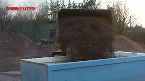 DISCOVER THE FIRST HOOKLIFT SOLUTION TO WEIGH THE LOAD WHILE LOADING. With The MULTILIFT Ultima weighing system you instantly see the weight of your load and its center of gravity. This smart feature improves operator safety. Discover more ➡ https://bit.ly/3df6wQc #MULTILIFT | Hiab