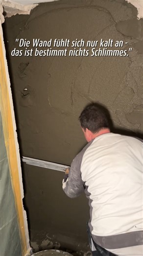 ISOTEC Fachbetrieb Bobach & Schaub GmbH & Co. KG on Instagram: "„Die Wand fühlt sich nur kalt an – das ist bestimmt nichts Schlimmes.“ 👀 Diesen Satz hören unsere Experten in der kalten Jahreszeit immer wieder. Doch Vorsicht: Kälte an der Wand kann ein erstes Anzeichen für Feuchtigkeit im Mauerwerk sein. Wenn Feuchtigkeit in die Wand zieht, verliert das Mauerwerk seine Dämmwirkung. Das Ergebnis?❄️ Die Oberfläche wird kalt, Feuchtigkeit kondensiert – und schon entsteht das ideale Klima für Schimm