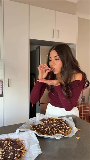 ADELE MAREE on Instagram: "it’s a @khanhong Christmas 🎄ps the pretzels over the saladas!! #christmascrack #christmasrecipe"