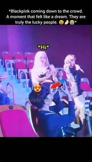 lisa unnie, she is coming down to the crowd 😱 #lisa #rose #jisoo #blackpink #shorts
