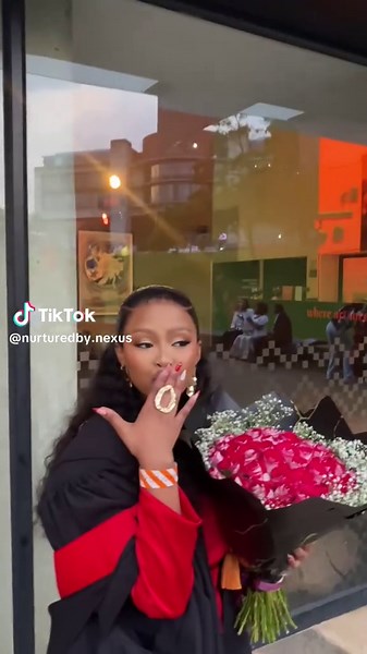 Elegant Flower Bouquets for Graduation Celebrations