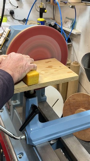 Cleaning my sanding disc #woodturning #woodworking