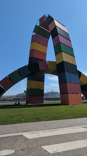 Les lieux incontournables du #Havre Aujourd’hui on vous emmène à la découverte d’endroits emblématiques du Havre. Entre son architecture unique classée à l’UNESCO, son bord de mer et ses lieux culturels… Des havrais par ici ? N’hésitez pas à enregistrer ce post si vous prévoyez une escapade dans la région ! #lieuxincontournables #lehavre #havre #immobilier #tourisme #cityaimmobilier | Citya Immobilier