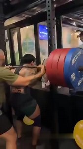 Gym Guy's Horrifying Accident While Doing Deadlift